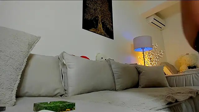 Snapshot of Queenofyouredreams chatting on 02.02.25 Queenofyouredreams online show from 02.02.25