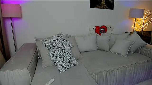 Snapshot of Queenofyouredreams chatting on 03.08.25 Queenofyouredreams online show from 03.08.25