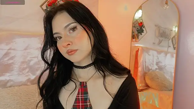 Snapshot of _Rouse_v chatting on 10.08.25 Rouse v online show from 10.08.25