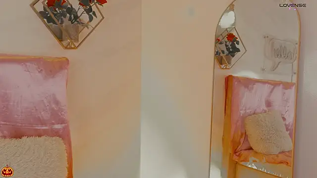 Snapshot of _Rouse_v chatting on 10.16.25 Rouse v online show from 10.16.25