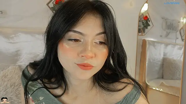 Snapshot of _Rouse_v chatting on 11.08.25 Rouse v online show from 11.08.25