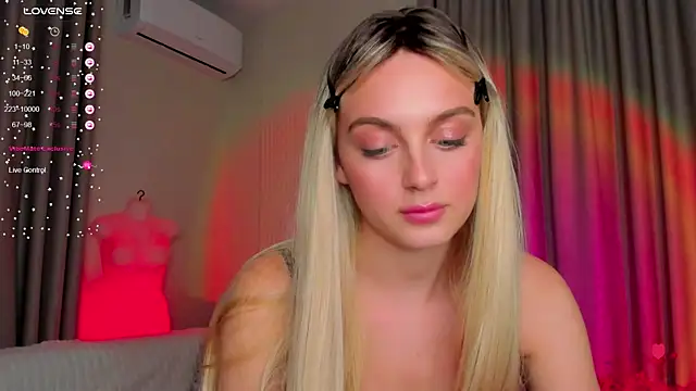 Snapshot of pretty_girlnextdoor chatting on 09.12.25 pretty girlnextdoor online show from 09.12.25