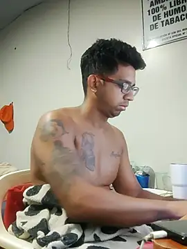 Snapshot of FitGeorge chatting on 11.10.25 FitGeorge online show from 11.10.25