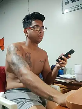 Snapshot of FitGeorge chatting on 11.11.25 FitGeorge online show from 11.11.25