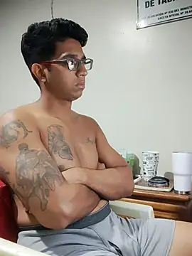 Snapshot of FitGeorge chatting on 11.15.25 FitGeorge online show from 11.15.25