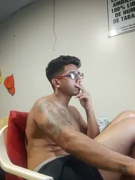 Snapshot of FitGeorge chatting on 11.26.25 FitGeorge online show from 11.26.25