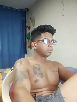 Snapshot of FitGeorge chatting on 11.28.25 FitGeorge online show from 11.28.25