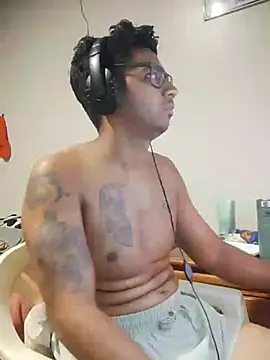 Snapshot of FitGeorge chatting on 01.11.26 FitGeorge online show from 01.11.26