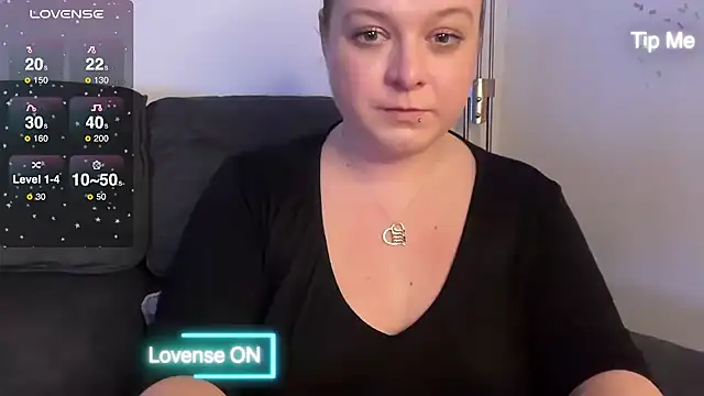 NaughtyWifeUK online show from 12.21.24