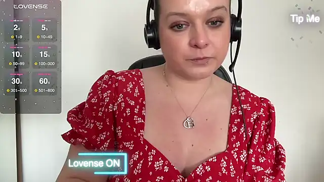 NaughtyWifeUK online show from 02.18.25
