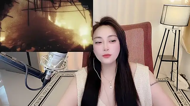 Snapshot of Daisy-77 chatting on 06.26.26 Daisy-77 online show from 06.26.26