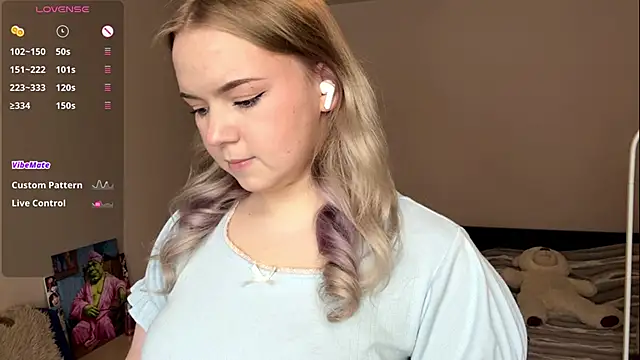 Snapshot of ZaraCreedon chatting on 02.16.26 ZaraCreedon online show from 02.16.26