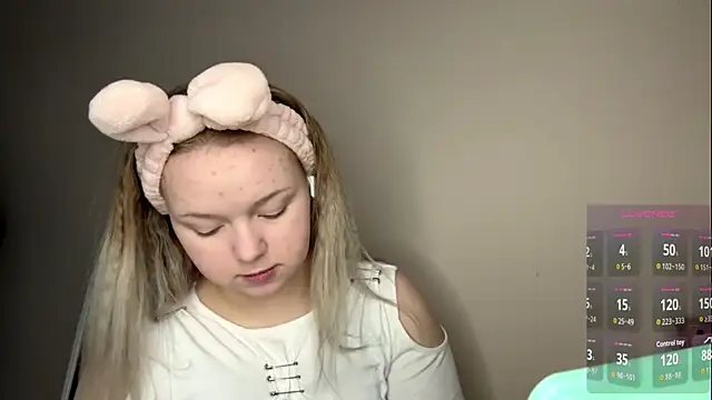 Snapshot of ZaraCreedon chatting on 02.23.26 ZaraCreedon online show from 02.23.26