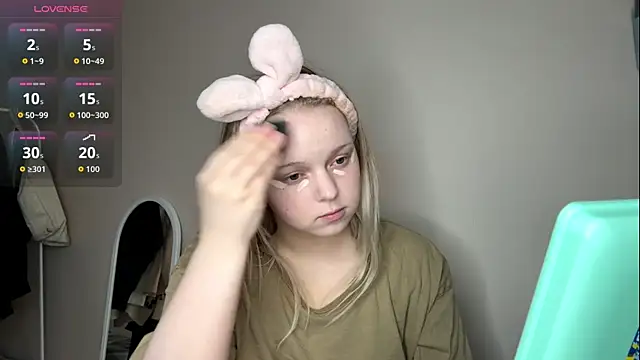 Snapshot of ZaraCreedon chatting on 03.27.26 ZaraCreedon online show from 03.27.26