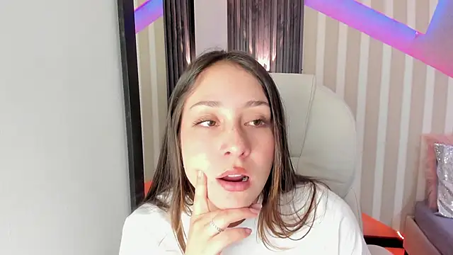 emily layton online show from 09.10.25