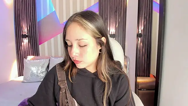 emily layton online show from 10.08.25