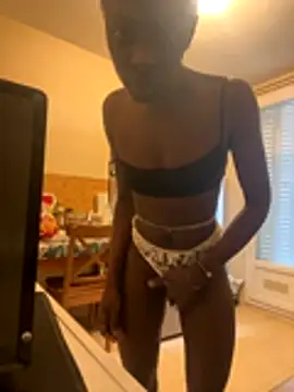 Snapshot of pupine35 chatting on 11.19.25 pupine35 online show from 11.19.25