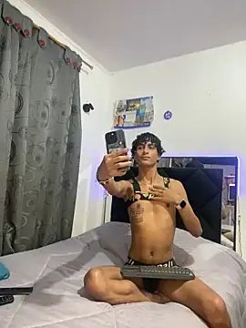 Snapshot of derreck_models chatting on 02.13.26 derreck models online show from 02.13.26