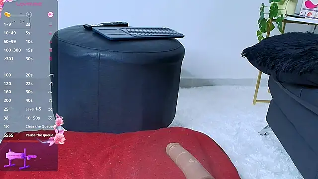 Snapshot of Alba_Olimpo chatting on 12.18.25 Alba Olimpo online show from 12.18.25