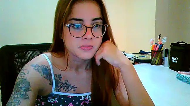 Snapshot of maliamiller chatting on 03.21.25 maliamiller online show from 03.21.25