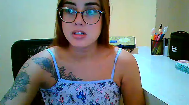 Snapshot of maliamiller chatting on 03.22.25 maliamiller online show from 03.22.25