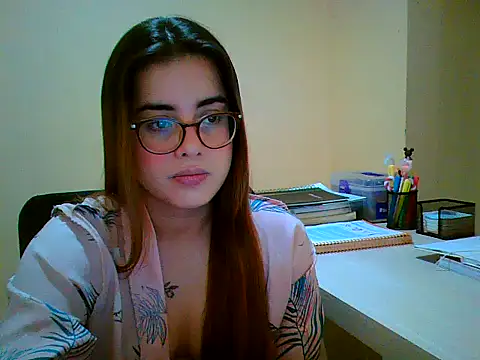 Snapshot of maliamiller chatting on 09.12.25 maliamiller online show from 09.12.25