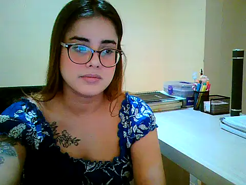 Snapshot of maliamiller chatting on 09.18.25 maliamiller online show from 09.18.25