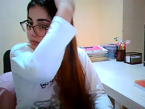 Snapshot of maliamiller chatting on 10.02.25 maliamiller online show from 10.02.25