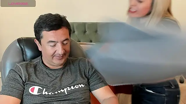 Snapshot of Sam_and_molly_ chatting on 01.30.25 Sam and molly online show from 01.30.25