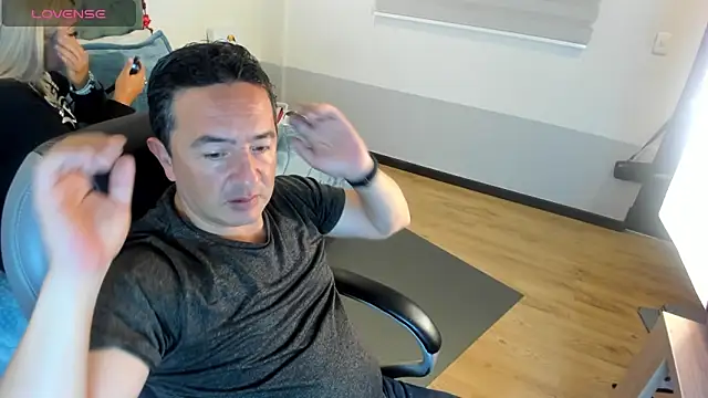 Snapshot of Sam_and_molly_ chatting on 02.14.25 Sam and molly online show from 02.14.25