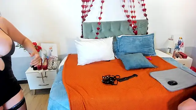 Snapshot of Sam_and_molly_ chatting on 02.15.25 Sam and molly online show from 02.15.25