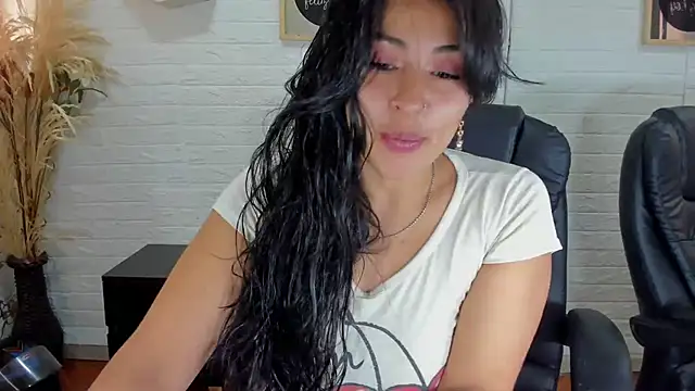 Aisha 09 online show from 03.05.25