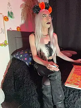 Snapshot of DOMINANT_TEACHER_KAROL chatting on 10.25.25 DOMINANT TEACHER KAROL online show from 10.25.25