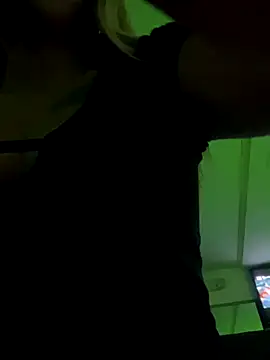 Snapshot of doll_celeste20 chatting on 11.10.25 doll celeste20 online show from 11.10.25