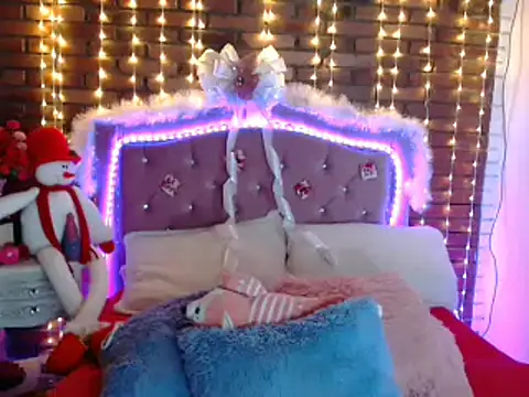 Snapshot of dulcevegga chatting on 12.13.24 dulcevegga online show from 12.13.24