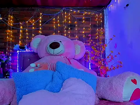 Snapshot of dulcevegga chatting on 10.04.25 dulcevegga online show from 10.04.25