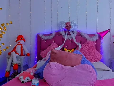 Snapshot of dulcevegga chatting on 12.14.25 dulcevegga online show from 12.14.25