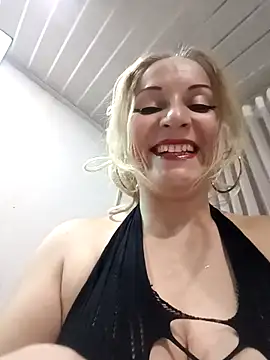 Snapshot of Fenix_528 chatting on 11.22.25 Fenix 528 online show from 11.22.25