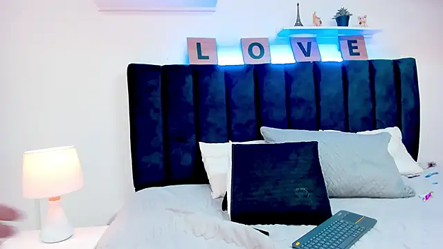 Mia brunette26 online show from 12.17.24