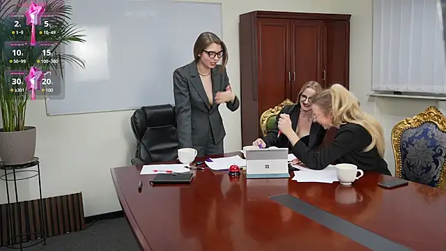 Snapshot of Michelle_054 chatting on 01.28.25 Michelle 054 online show from 01.28.25