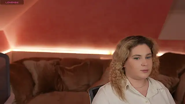 Snapshot of Michelle_054 chatting on 02.06.25 Michelle 054 online show from 02.06.25