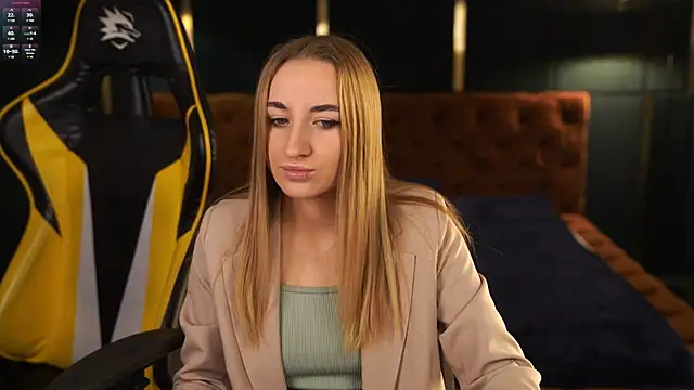 Snapshot of Michelle_054 chatting on 02.18.25 Michelle 054 online show from 02.18.25