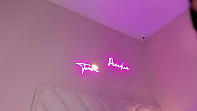 Snapshot of dani_skinny_ chatting on 09.17.25 dani skinny online show from 09.17.25