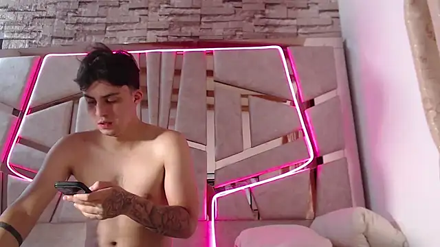 mia and austin online show from 02.01.25