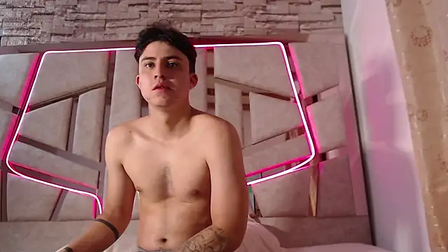 mia and austin online show from 02.06.25