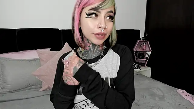 NikkiRamone online show from 01.03.25