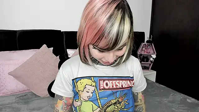 NikkiRamone online show from 01.21.25