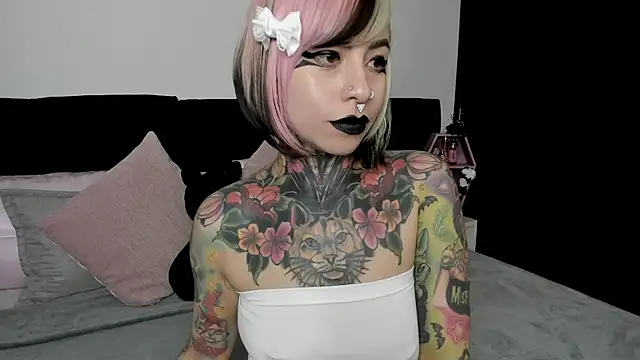 NikkiRamone online show from 01.28.25