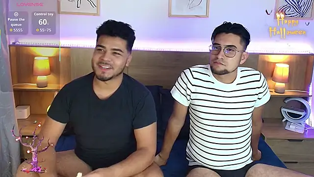 Snapshot of thiagowes chatting on 10.23.25 thiagowes online show from 10.23.25