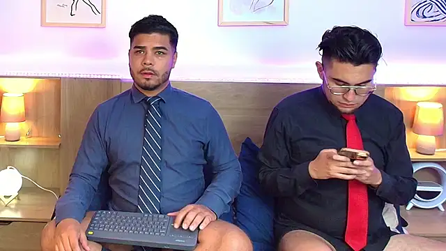 Snapshot of thiagowes chatting on 11.14.25 thiagowes online show from 11.14.25